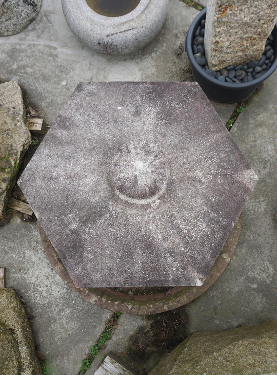 Kodai Yukimi Gata Ishidoro, Japanese Stone Lantern - YO01010531