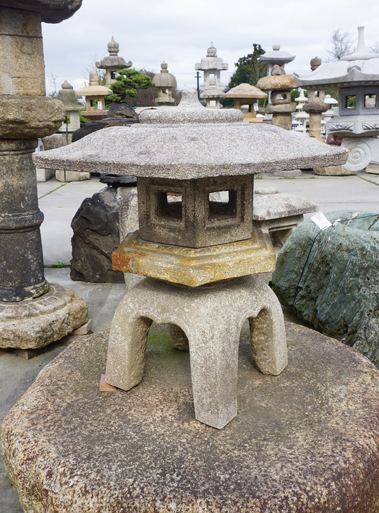 Kodai Yukimi Gata Ishidoro, Japanese Stone Lantern - YO01010545