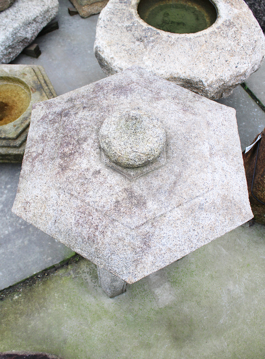 Kodai Yukimi Gata Ishidoro, Japanese Stone Lantern - YO01010586