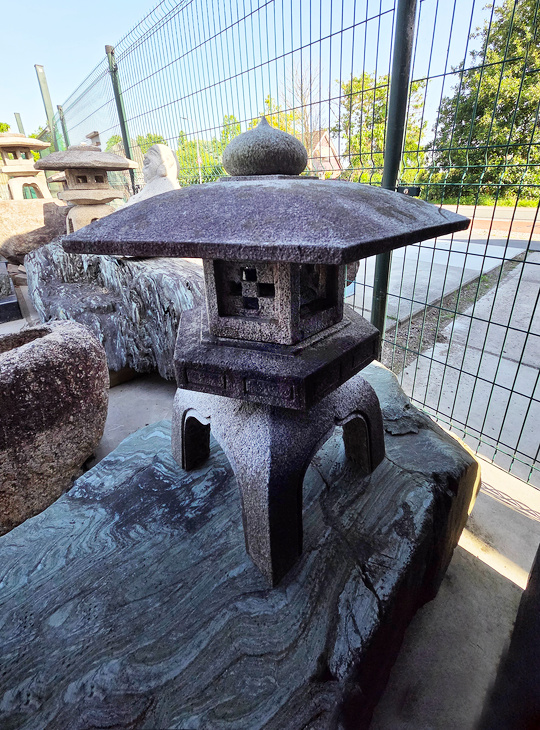 Kodai Yukimi Gata Ishidoro, Japanese Stone Lantern - YO01010610