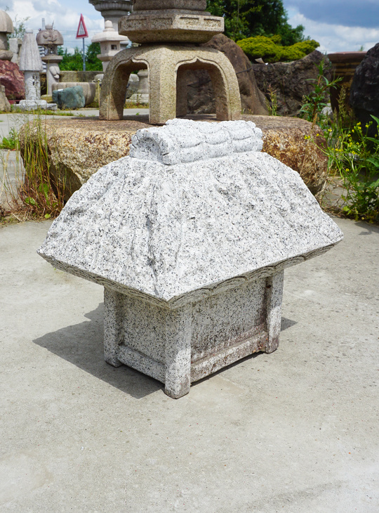 Kusaya Ishidoro, Japanese Stone Lantern - YO01010405