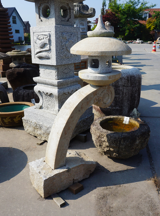 Maru Rankei Gata Ishidoro, Japanese Stone Lantern - YO01010465