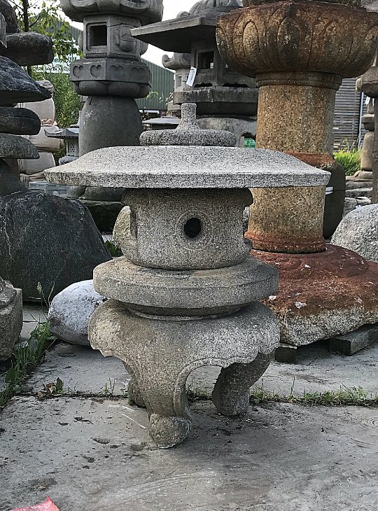 Maru Yukimi Gata Ishidōrō, Japanese Stone Lantern - YO01010094