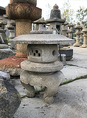 Buy Maru Yukimi Gata Ishidōrō, Japanese Stone Lantern for sale - YO01010094
