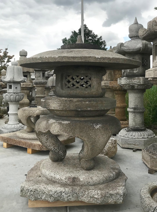 Maru Yukimi Gata Ishidōrō, Japanese Stone Lantern - YO01010147