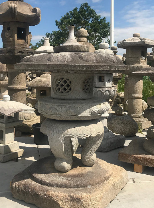 Maru Yukimi Gata Ishidōrō, Japanese Stone Lantern - YO01010149