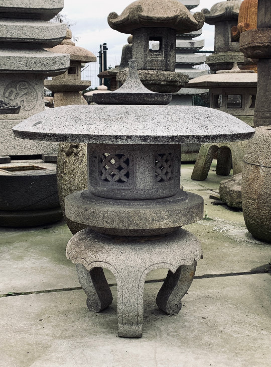 Maru Yukimi Gata Ishidoro, Japanese Stone Lantern - YO01010189