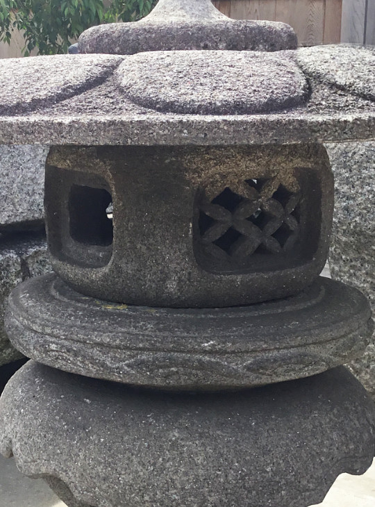 Maru Yukimi Gata Ishidōrō, Japanese Stone Lantern - YO01010224