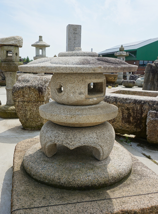 Maru Yukimi Gata Ishidoro, Japanese Stone Lantern - YO01010303