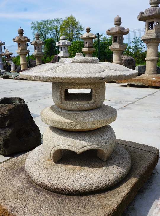 Maru Yukimi Gata Ishidōrō, Japanese Stone Lantern - YO01010303