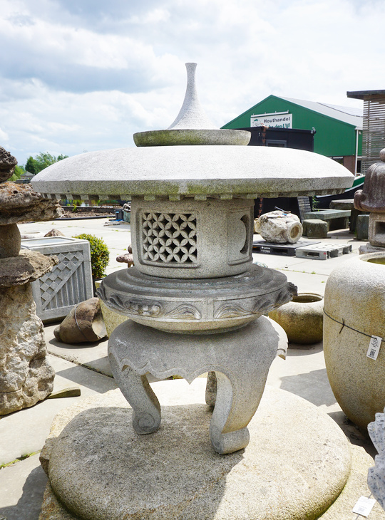 Buy Maru Yukimi Gata Ishidoro, Japanese Stone Lantern for sale - YO01010398