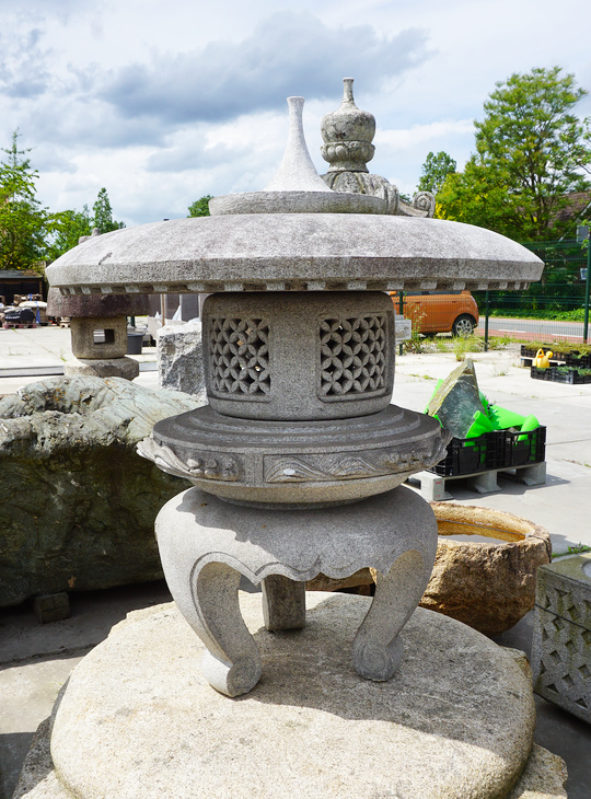 Maru Yukimi Gata Ishidoro, Japanese Stone Lantern - YO01010398