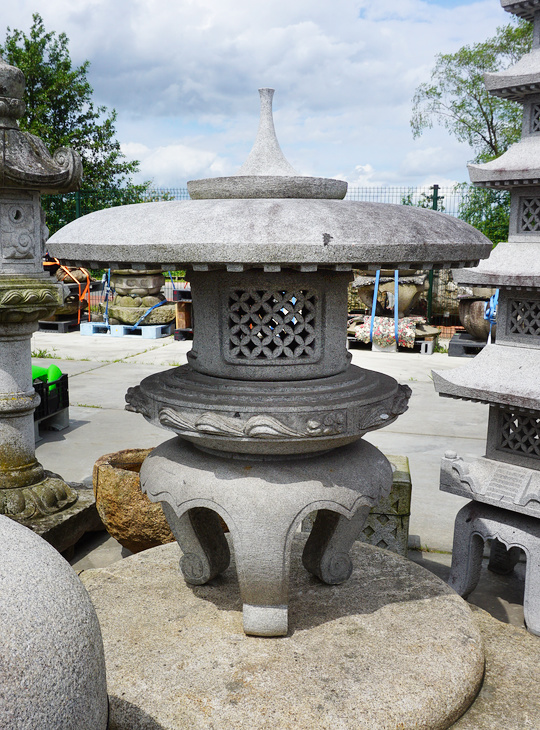 Maru Yukimi Gata Ishidoro, Japanese Stone Lantern - YO01010398