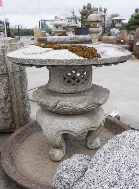 Maru Yukimi Gata Ishidoro, Japanese Stone Lantern - YO01010543
