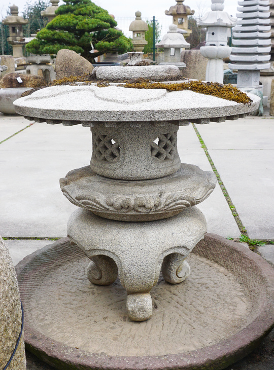 Maru Yukimi Gata Ishidoro, Japanese Stone Lantern - YO01010543