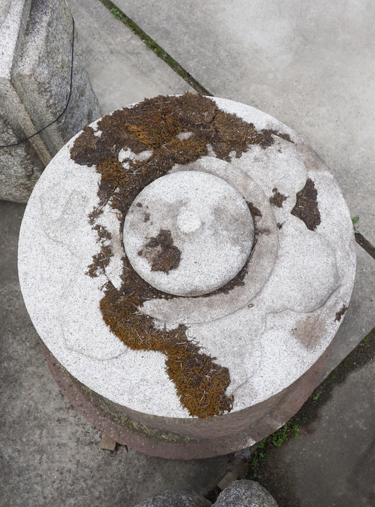 Maru Yukimi Gata Ishidoro, Japanese Stone Lantern - YO01010543