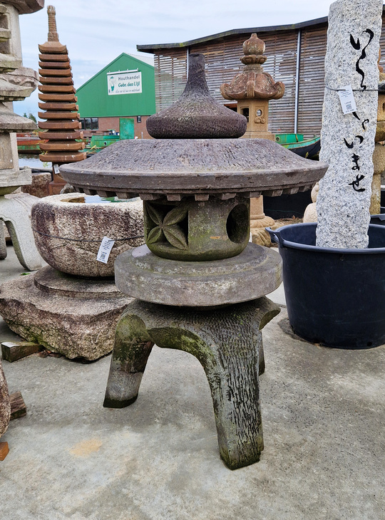 Maru Yukimi Gata Ishidoro, Japanese Stone Lantern - YO01010562