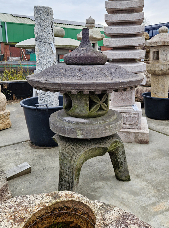 Maru Yukimi Gata Ishidoro, Japanese Stone Lantern - YO01010562