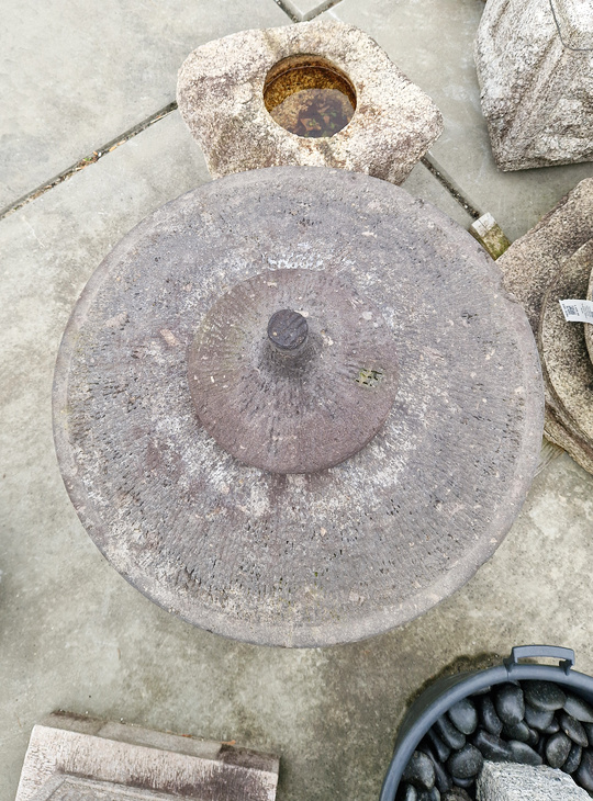 Maru Yukimi Gata Ishidoro, Japanese Stone Lantern - YO01010562