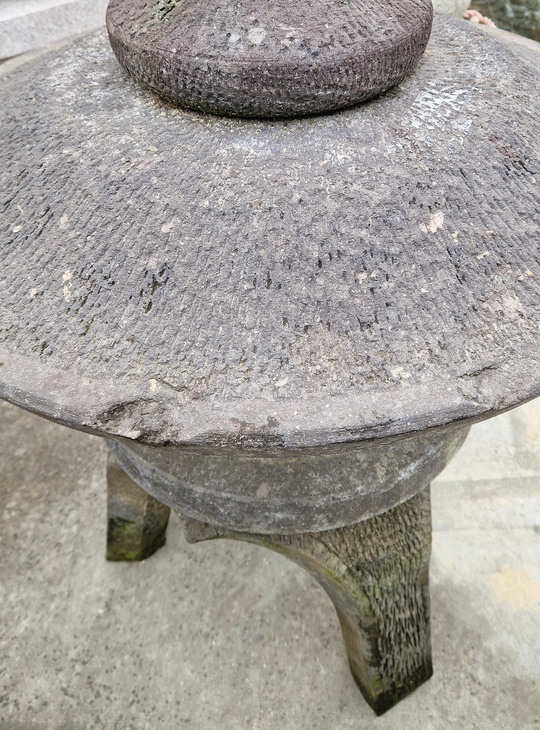 Maru Yukimi Gata Ishidoro, Japanese Stone Lantern - YO01010562