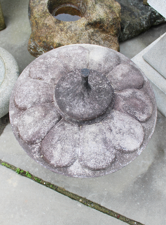 Maru Yukimi Gata Ishidoro, Japanese Stone Lantern - YO01010575