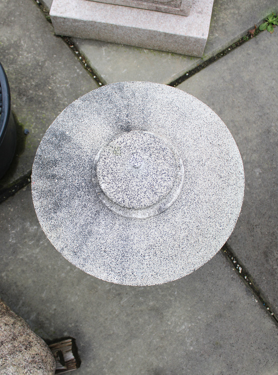 Maru Yukimi Gata Ishidoro, Japanese Stone Lantern - YO01010596