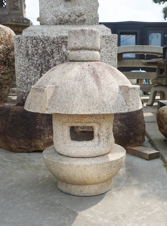 Misaki Gata Ishidoro, Japanese Stone Lantern - YO01010437