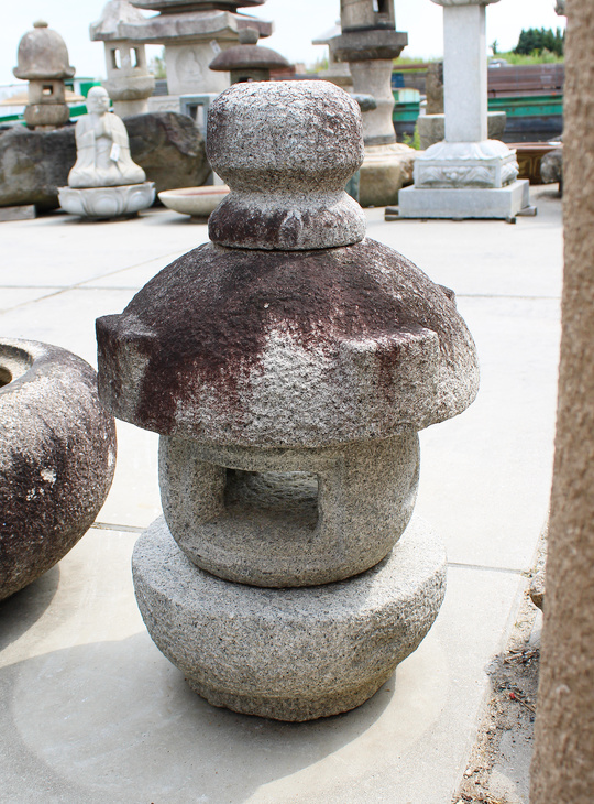 Misaki Gata Ishidoro, Japanese Stone Lantern - YO01010559