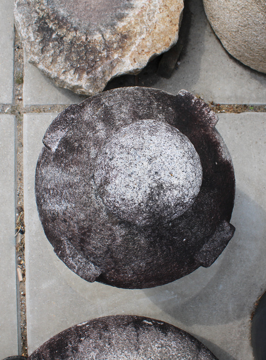 Misaki Gata Ishidoro, Japanese Stone Lantern - YO01010559