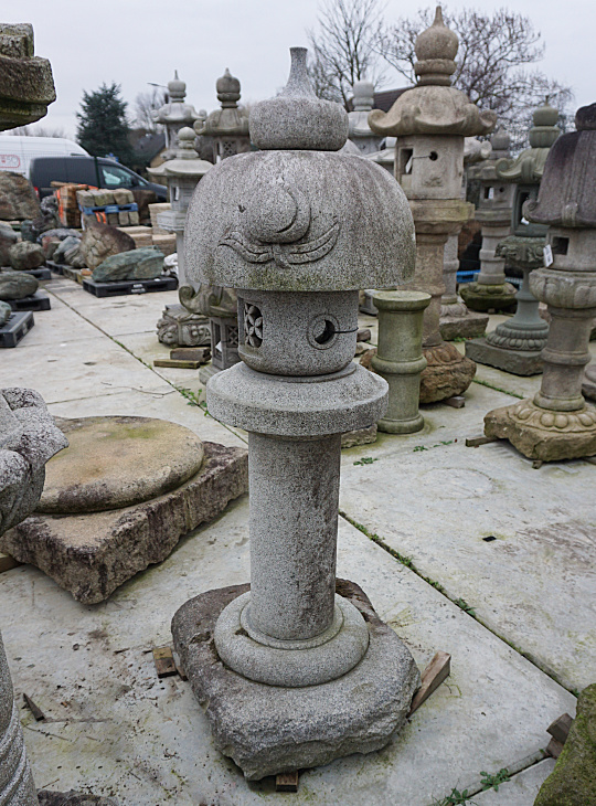 Momoyama Gata Ishidōrō, Japanese Stone Lantaarn - YO01010237