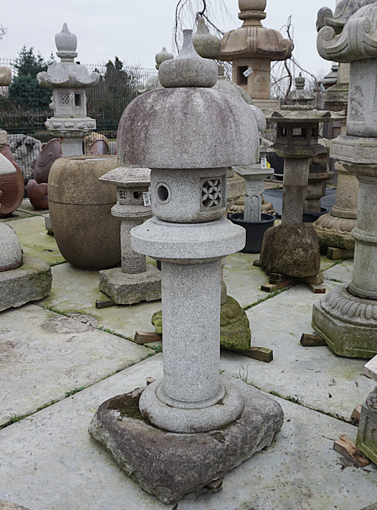 Momoyama Gata Ishidōrō, Japanese Stone Lantaarn - YO01010237