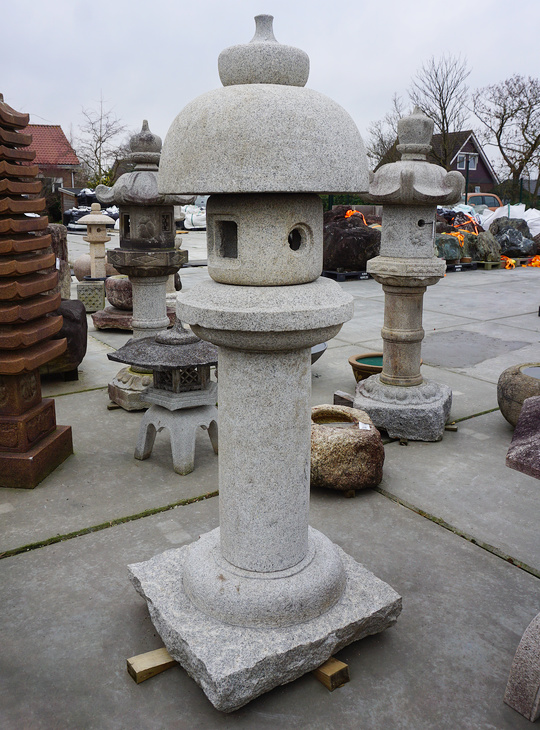 Momoyama Gata Ishidoro, Japanese Stone Lantaarn - YO01010369