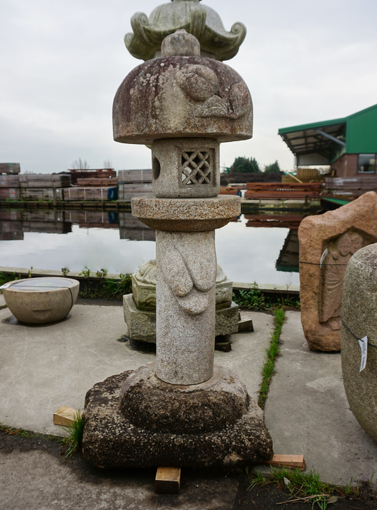 Momoyama Gata Ishidoro, Japanese Stone Lantern - YO01010365