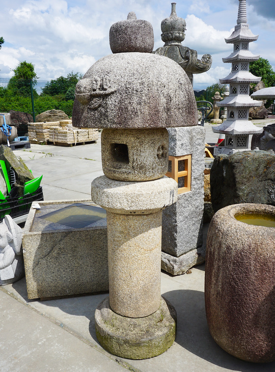 Buy Momoyama Gata Ishidoro, Japanese Stone Lantern for sale - YO01010396