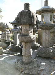 Buy Nuresagi Gata Ishidoro, Japanese Stone Lantern for sale - YO01010105