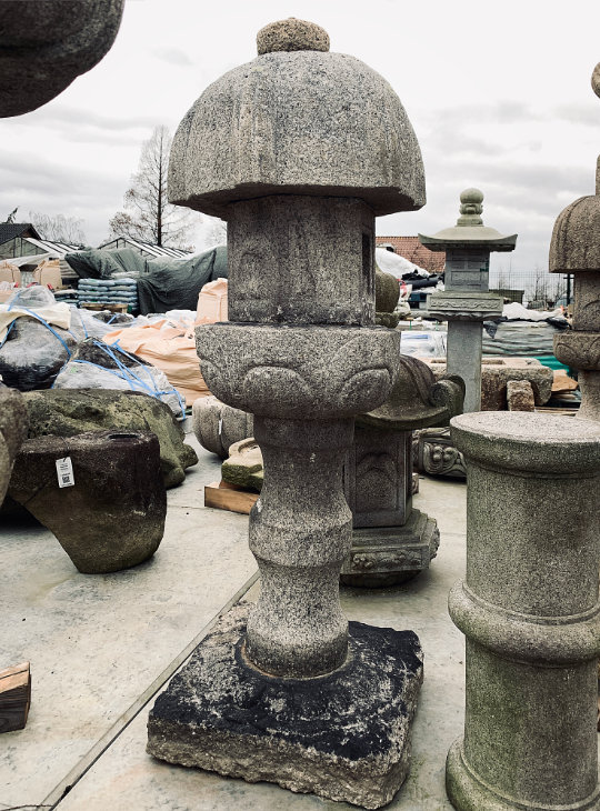 Nuresagi Gata Ishidōrō, Japanese Stone Lantern - YO01010196