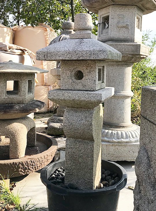 Oribe Gata Ishidōrō, Japanese Stone Lantern - YO01010127