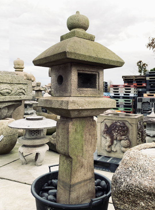 Oribe Gata Ishidōrō, Japanese Stone Lantern - YO01010185
