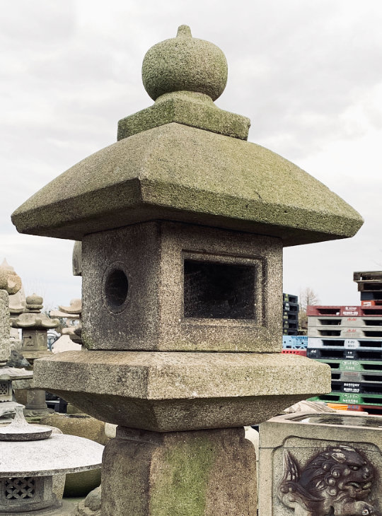Oribe Gata Ishidōrō, Japanese Stone Lantern - YO01010185