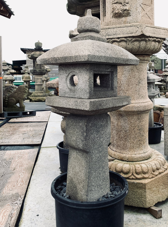 Oribe Gata Ishidōrō, Japanese Stone Lantern - YO01010192