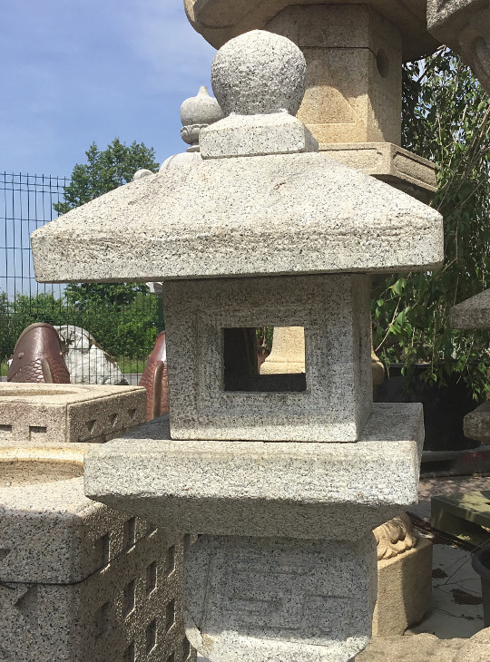 Oribe Gata Ishidōrō, Japanese Stone Lantern - YO01010211