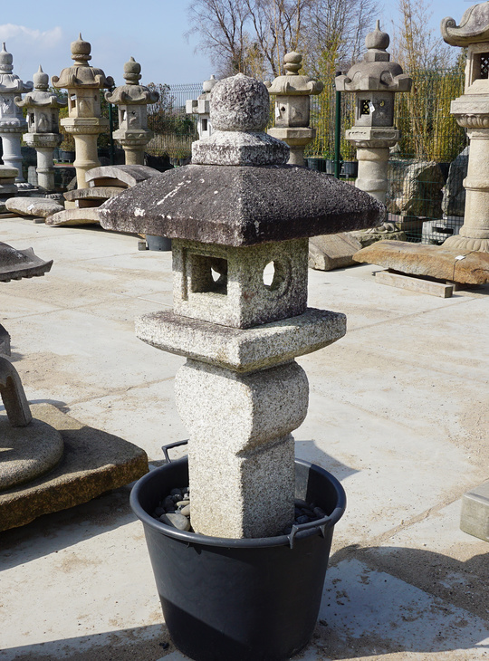Oribe Gata Ishidōrō, Japanese Stone Lantern - YO01010259