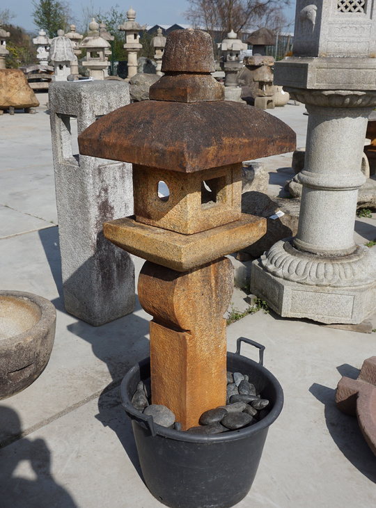 Oribe Gata Ishidōrō, Japanese Stone Lantern - YO01010265