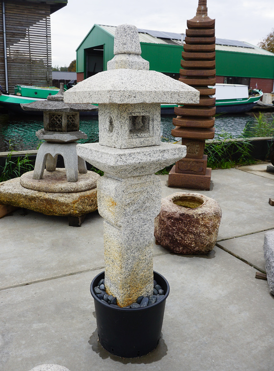 Oribe Gata Ishidoro, Japanese Stone Lantern - YO01010327