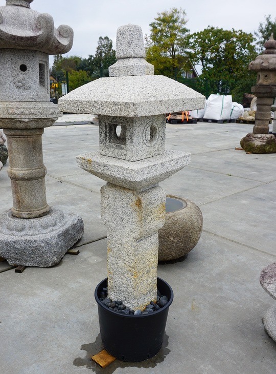 Oribe Gata Ishidoro, Japanese Stone Lantern - YO01010327