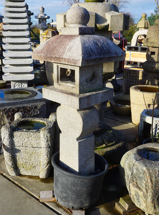 Oribe Gata Ishidoro, Japanese Stone Lantern - YO01010495