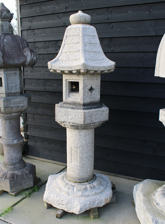 Renge-ji Gata Ishidoro, Japanese Stone Lantern - YO01010605
