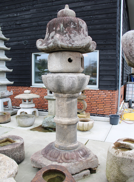 Rikyu Gata Ishidoro, Japanese Stone Lantern - YO01010585