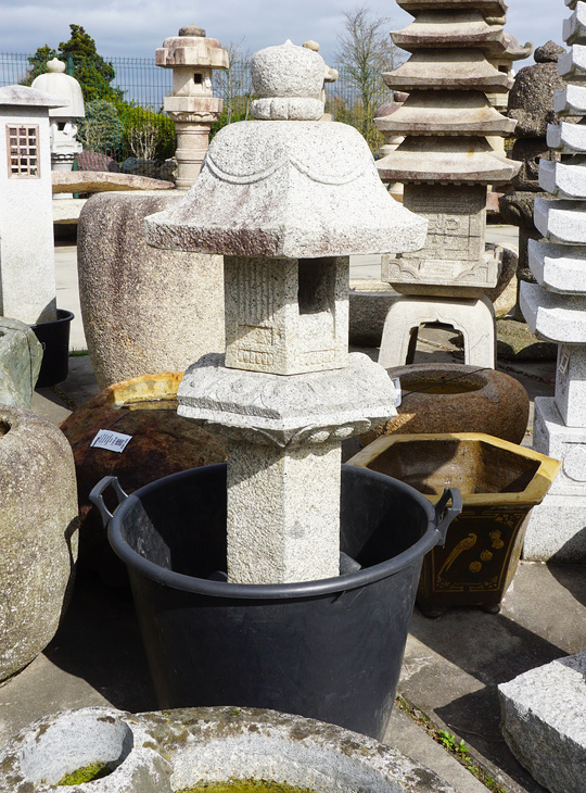 Rokkaku Ikekomi Ishidoro, Japanese Stone Lantern - YO01010548