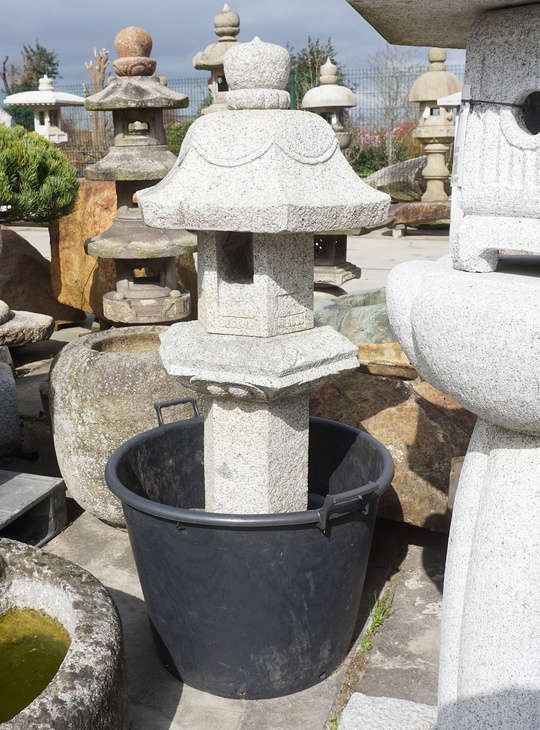 Rokkaku Ikekomi Ishidoro, Japanese Stone Lantern - YO01010548